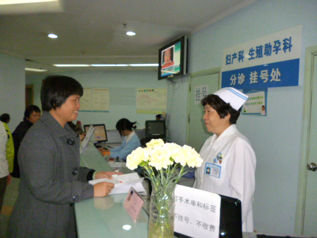 【<em>广州妇女</em>网】<em>医院</em>门诊护士剪影--广东省人民