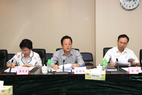 医院党委召开群众路线教育实践活动专题民主生活会