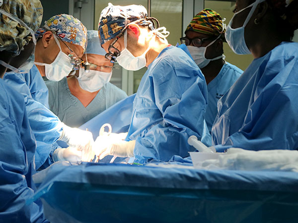 中国医生加纳完成多起手术 架起中非连"心"桥-本院动态-网站首页-广东